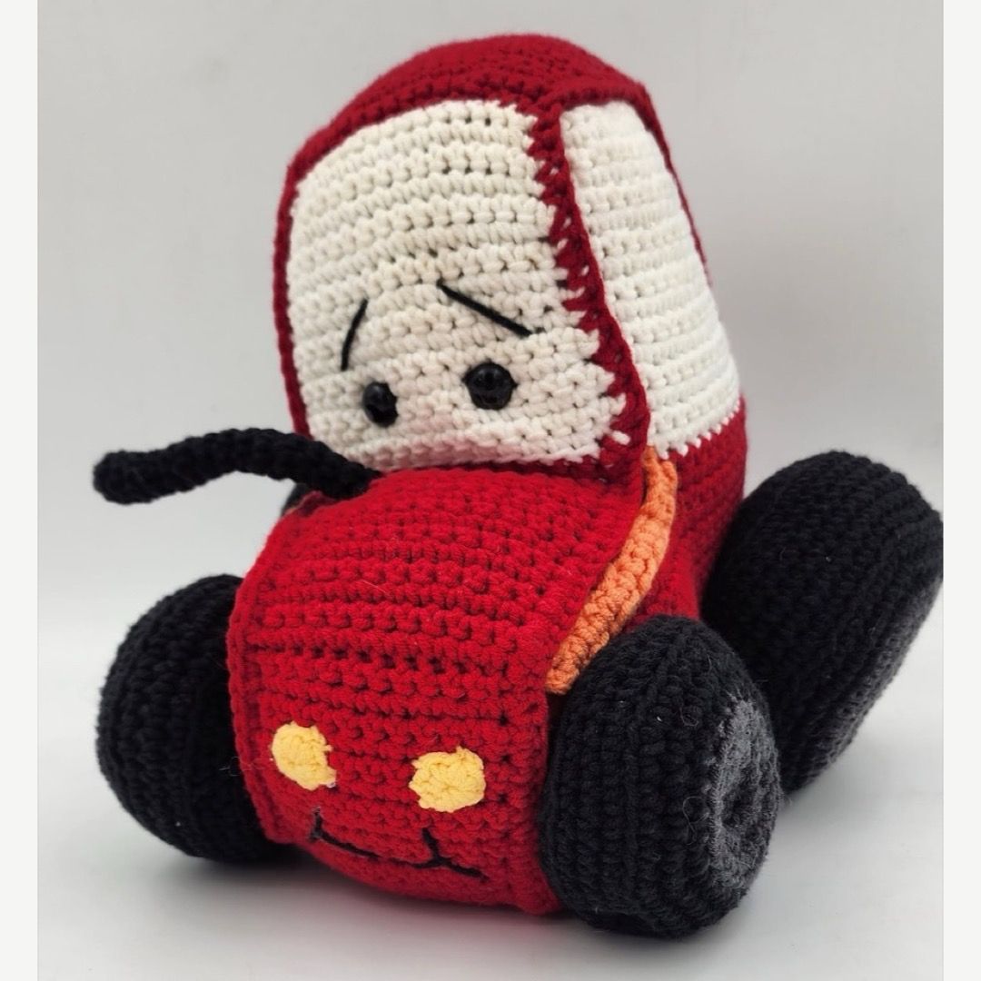 Red tractor crochet