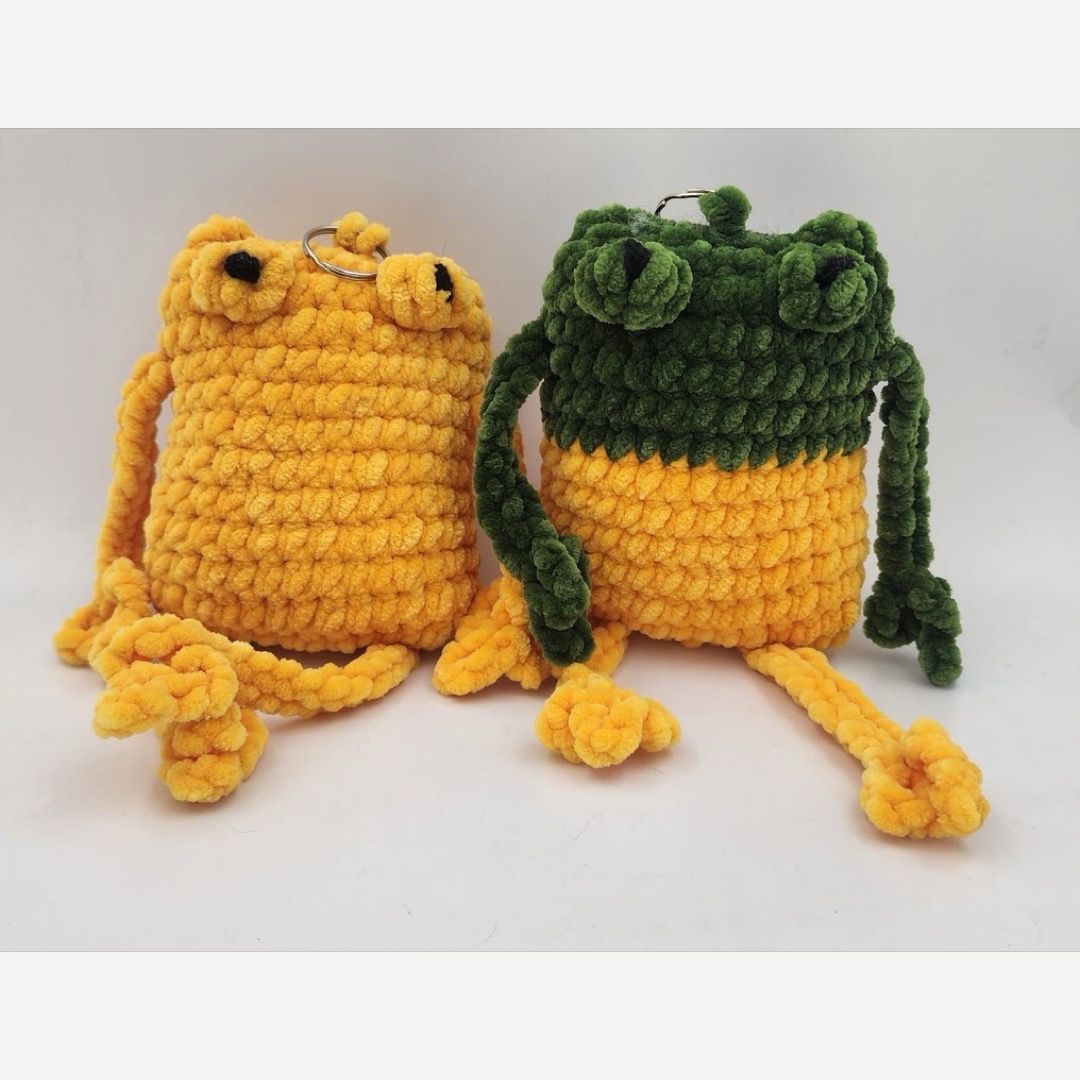 Freddie the crochet frog