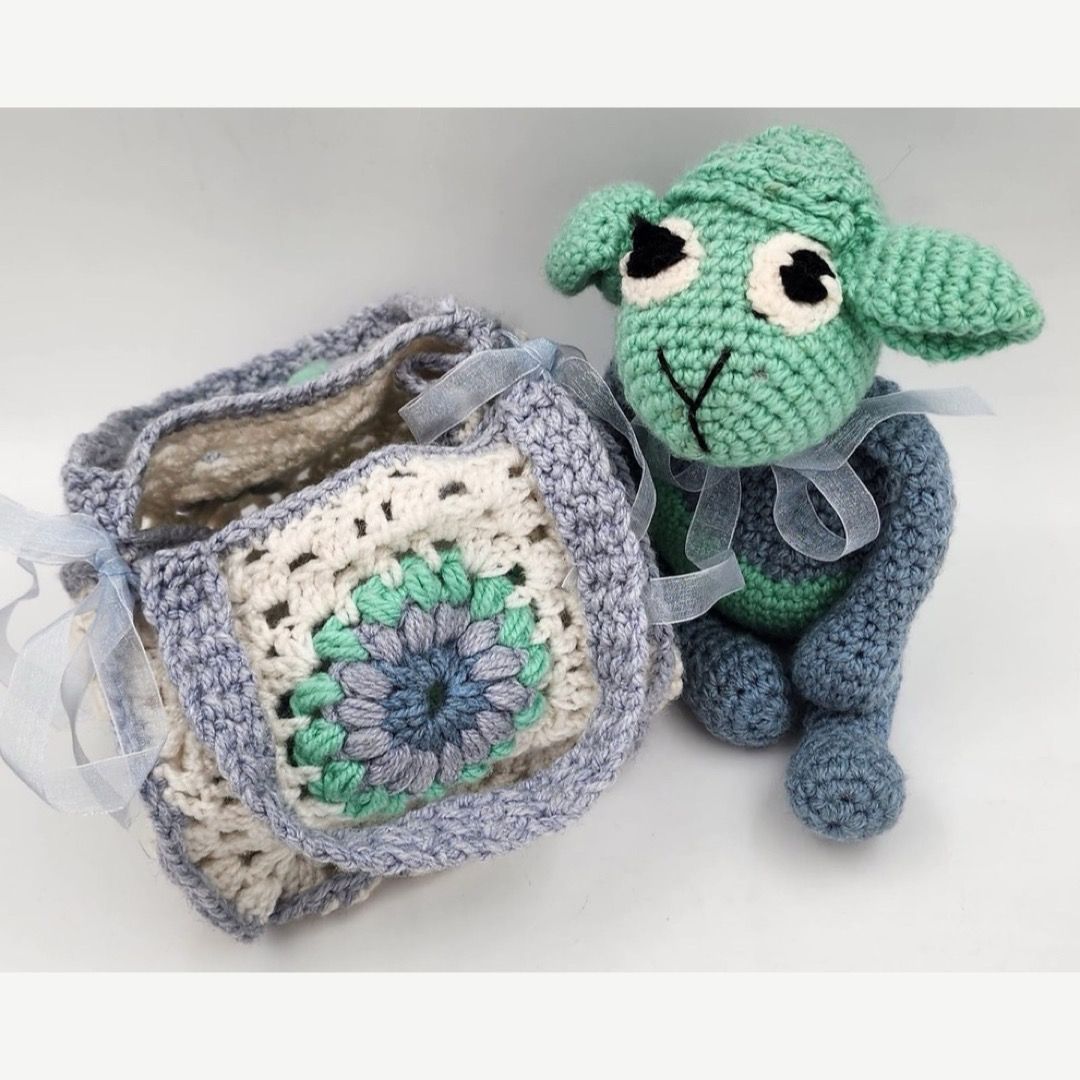 Sheep with her bag (crochet)